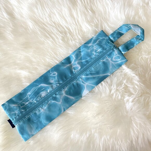 NWOT Baggu 3D Zip Pouch Small - Pool (Lawnscape) - Picture 3 of 8